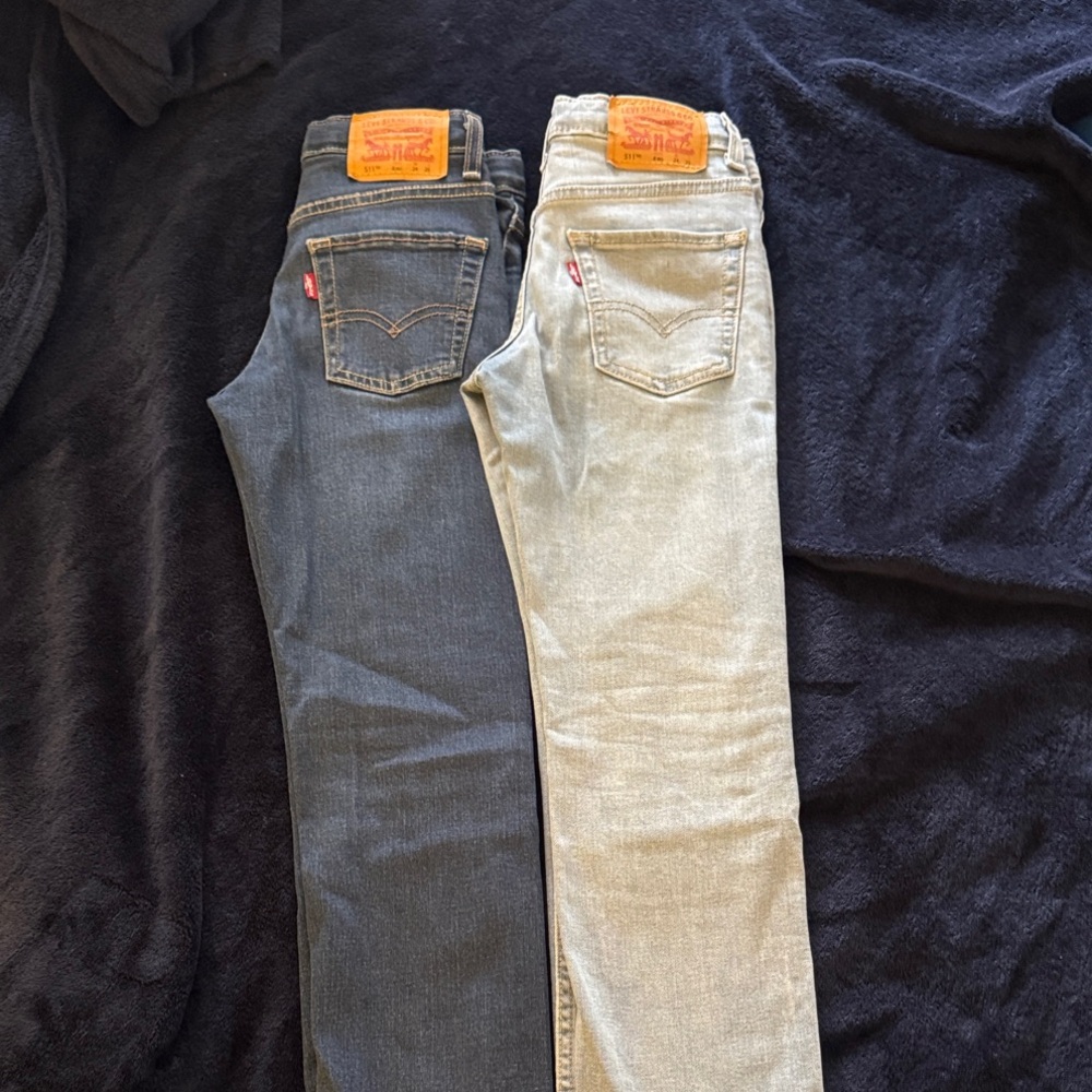 Lot of 2 Levi's Slim Fit Jeans - Blue and Light Blue